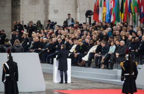 Учасники заходу з нагоди 100-ї річниці завершення Першої світової війни