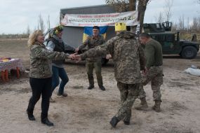 Волонтеры посетили десантников
