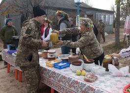 Волонтеры посетили десантников