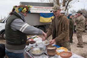 Волонтеры посетили десантников