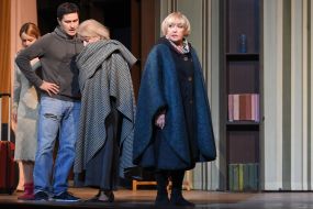 Спектакль "Будьте как дома"