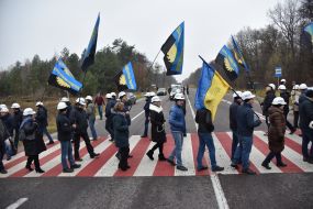 Шахтеры на пешеходном переходе