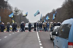 Шахтеры на пешеходном переходе