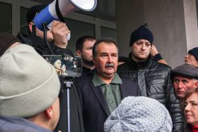 Volodymyr Mykolayenko communicates with the participants of the protest action