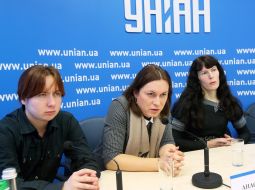 Дэмион Хорт, Анастасия-Ева Домани и Инна Ирискина