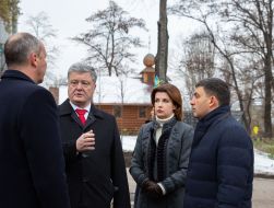 Андрей Парубий, Петр и Марина Порошенко и Владимир Гройсман