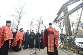 Prayer services for those killed during the Revolution of Dignity