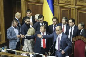 Депутати в президії ВРУ