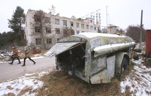 The gas tank is thrown out