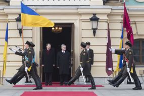 Petro Poroshenko and Raimonds Vejonis