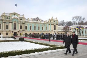 Petro Poroshenko and Raimonds Vejonis