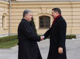 Petro Poroshenko and Raimonds Vejonis