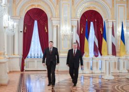 Petro Poroshenko and Raimonds Vejonis