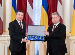 Petro Poroshenko and Raimonds Vejonis