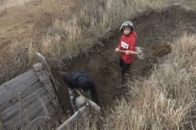 The pupil of the Orphanage "Respublika Piligrim" with a shovel strengthens the trenches
