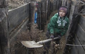 The pupil of the Orphanage "Respublika Piligrim" with a shovel strengthens the trenches