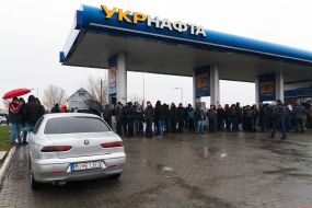 Владельцы машин с иностранной регистрацией блокируют КПП "Тиса"