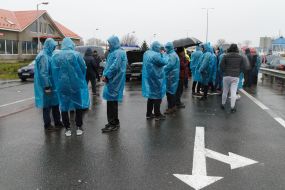 Владельцы машин с иностранной регистрацией блокируют КПП "Тиса"