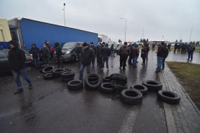 Автомобильные покрышки на пункте пропуска