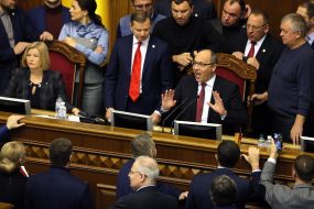 Deputies demand to take a break in the parliamentary meeting
