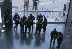 Сотрудники полиции