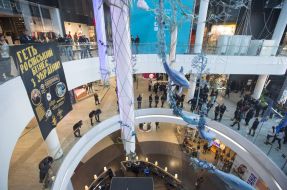 Плакат в ТРЦ Ocean Plaza