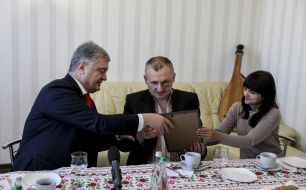 Petro Poroshenko visited veteran Alexander Darmoros