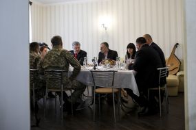 Petro Poroshenko visited veteran Alexander Darmoros