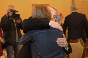 Mustafa Jemilev hugs Natalia Kaplan