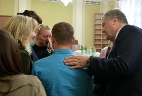 Petro Poroshenko and native prisoners of war of Ukrainian sailors