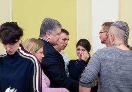 Petro Poroshenko and native prisoners of war of Ukrainian sailors