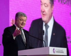Петр Порошенко выступает на Украинском женском конгрессе