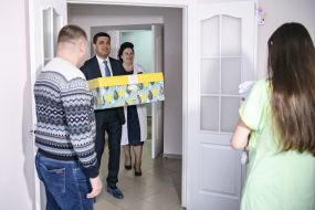 Владимир Гройсман поздравляет молодых родителей