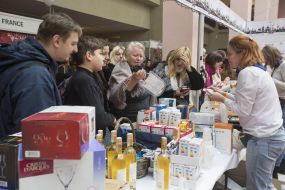 Товары от посольства Франции