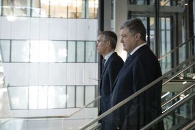 Jens Stoltenberg and Petro Poroshenko