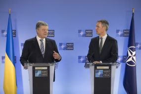 Petro Poroshenko and Jens Stoltenberg