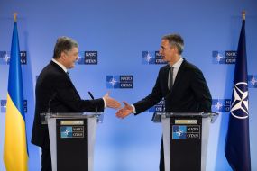 Petro Poroshenko and Jens Stoltenberg
