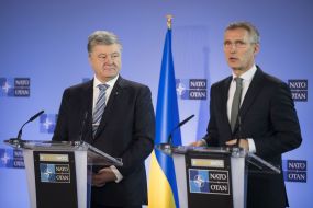 Petro Poroshenko and Jens Stoltenberg