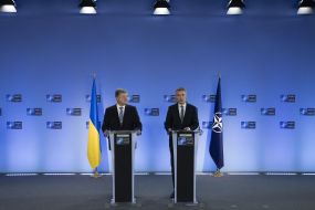 Petro Poroshenko and Jens Stoltenberg