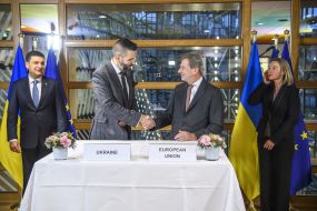Volodymyr Groisman, Maxim Nefyodov, Johannes Gan and Federika Mogherini
