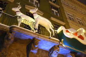 Installation in the form of deer and Santa's sleigh on the balcony