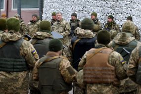 Petro Poroshenko stood before the soldiers