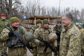 Petro Poroshenko stood before the soldiers