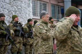 Petro Poroshenko and the servicemen