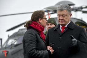 Isabel Dumont and Petro Poroshenko