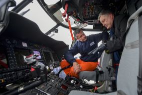 Petro Poroshenko examines the cockpit of pilots