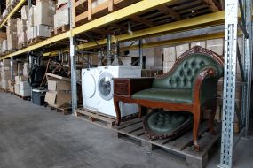 Крісло та пральна машина на складі ДП "СЕТАМ"(OpenMarket)