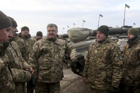 Petro Poroshenko and the servicemen