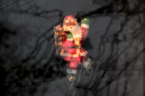 The figure of Santa Claus in the shop window