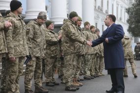Stepan Poltorak congratulates the troops